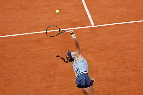 Mirra Andreeva serves against Jasmine Paolini